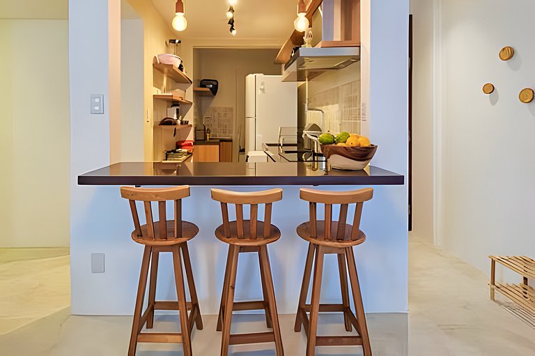 Apto na Barra com Ar Condicionado a 500m da Praia