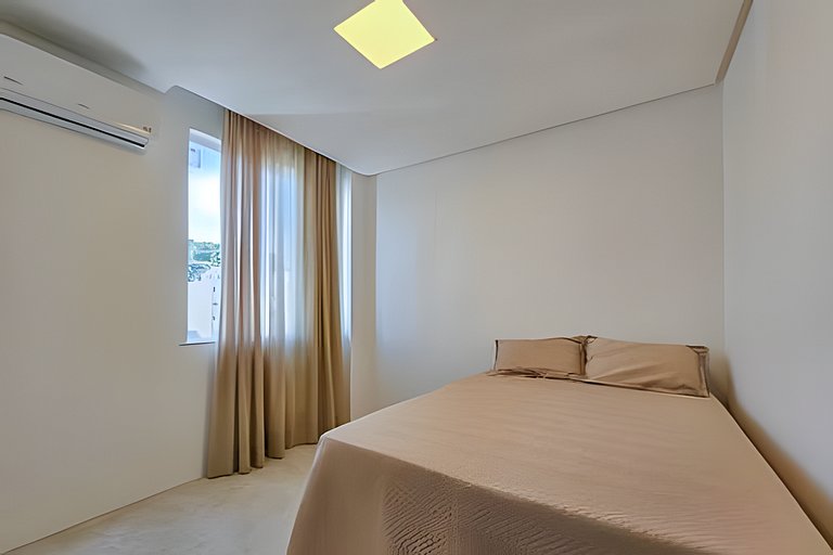 Apto na Barra com Ar Condicionado a 500m da Praia