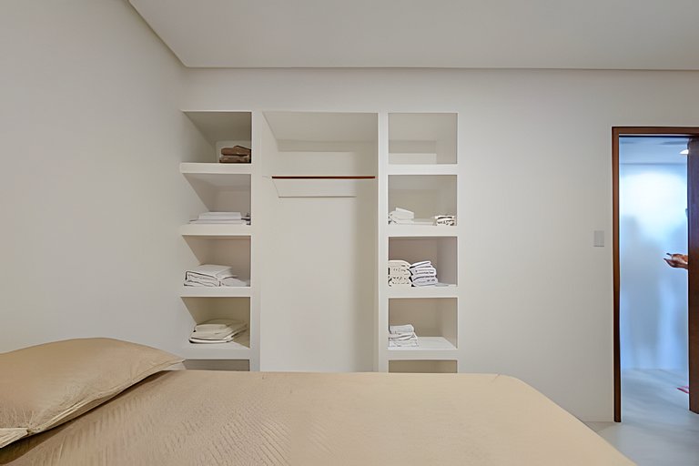 Apto na Barra com Ar Condicionado a 500m da Praia