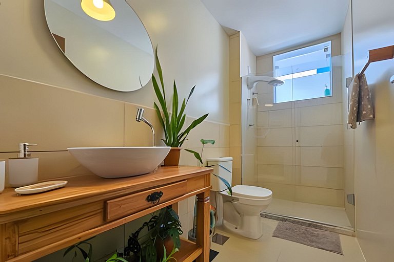 Apto na Barra com Ar Condicionado a 500m da Praia