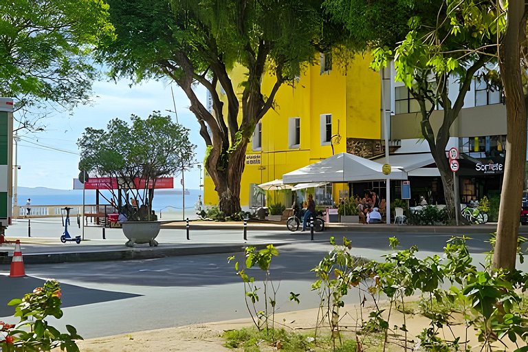 Apto na Barra com Ar Condicionado a 500m da Praia