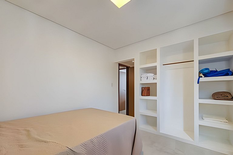 Apto na Barra com Ar Condicionado a 500m da Praia