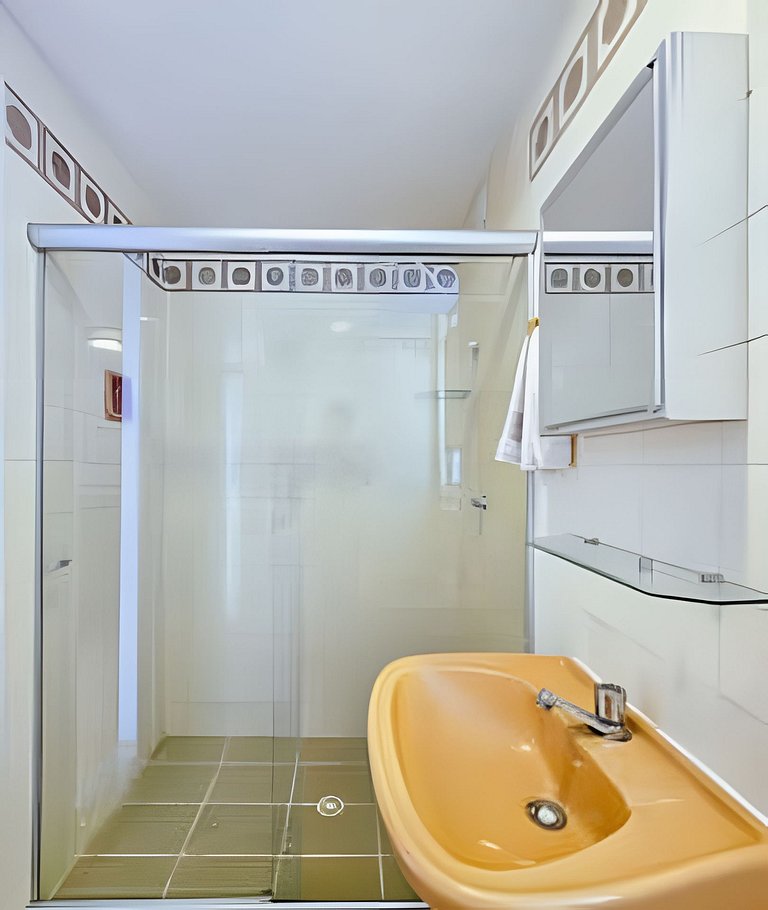 Apartamento com Ar-condicionado à 1km da Barra