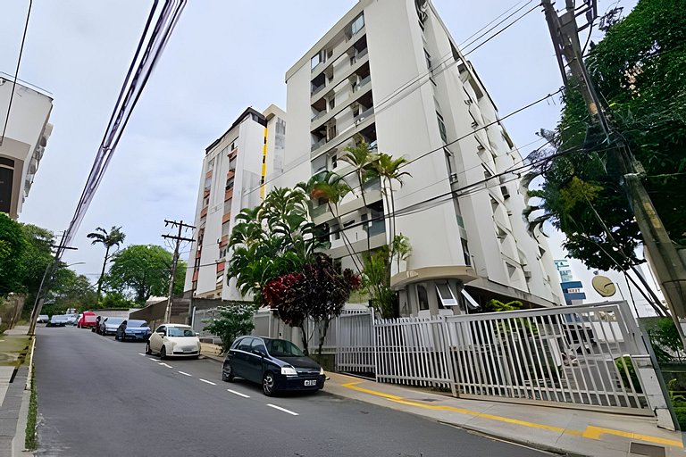 Apartamento com Ar-condicionado à 1km da Barra