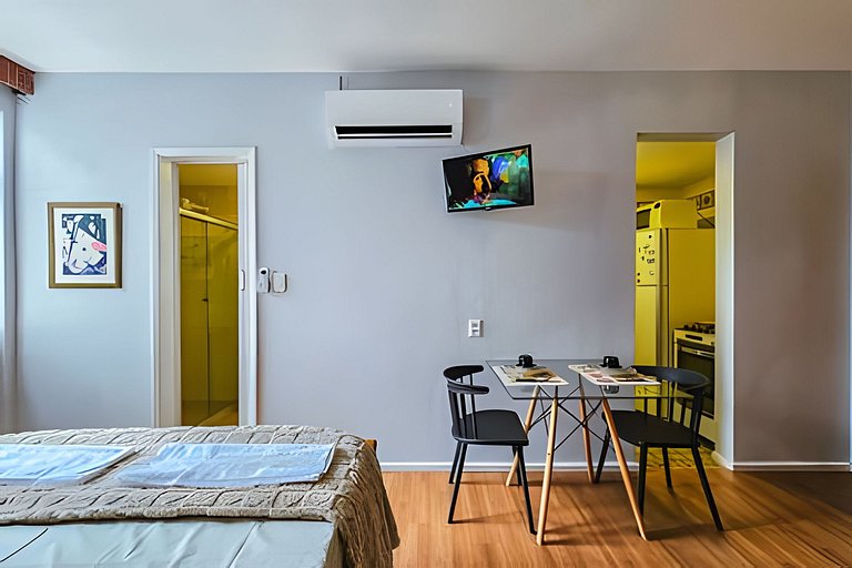 Apartamento com Ar-condicionado à 1km da Barra