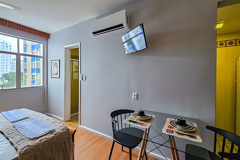Apartamento com Ar-condicionado à 1km da Barra